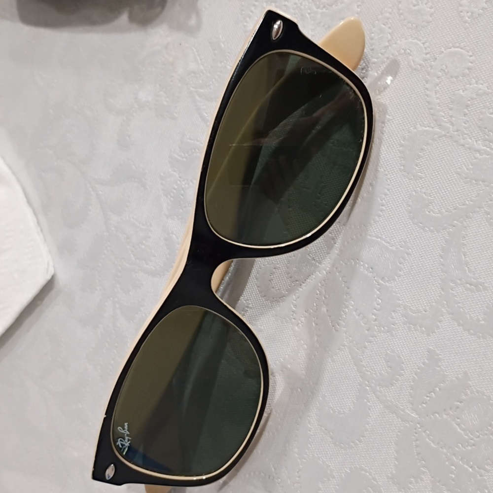 Ray-Ban Two-Tone Sunglasses with Black and Cream Size55-18